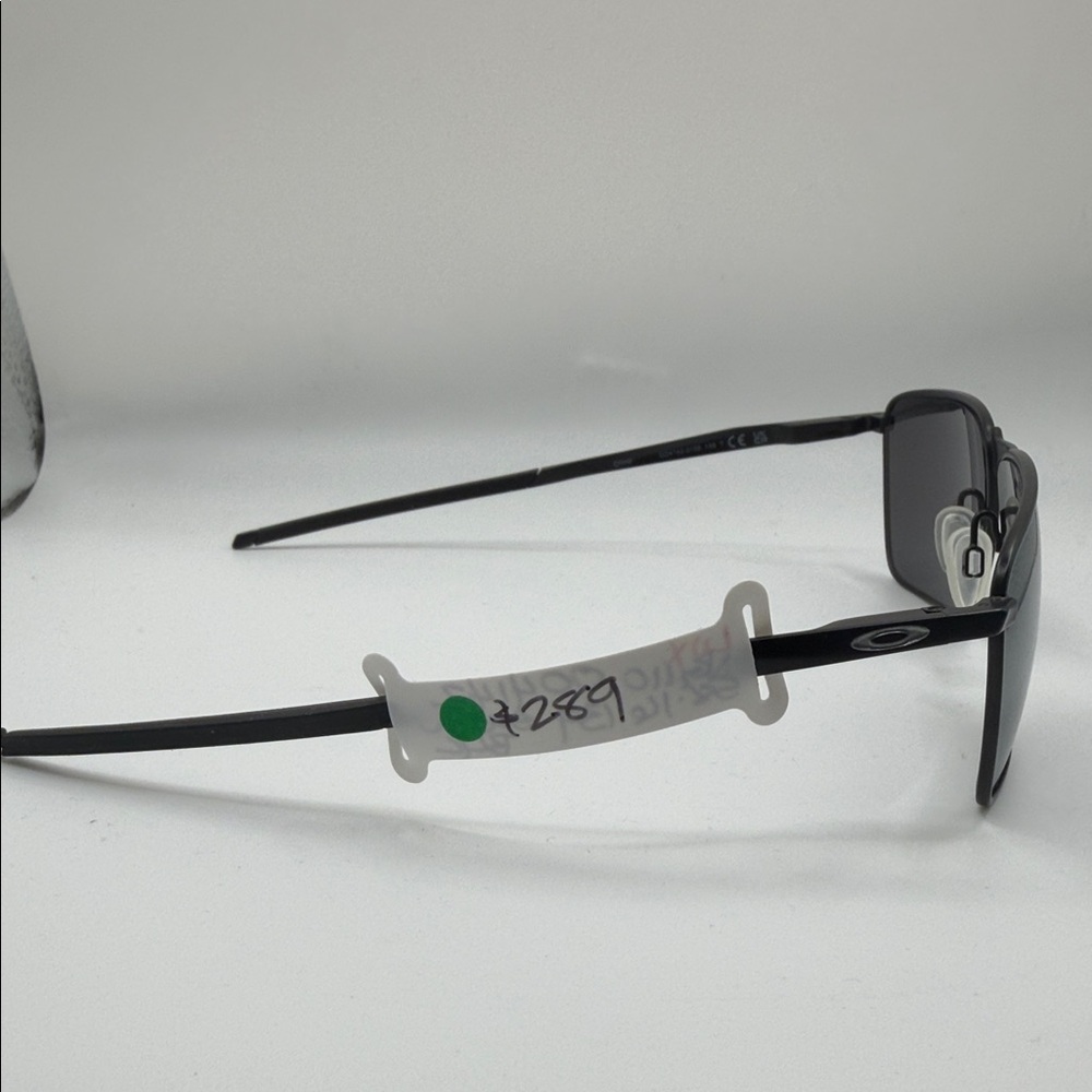 Oakley Black Sunglasses OO4142 No Case - Picture 2 of 4